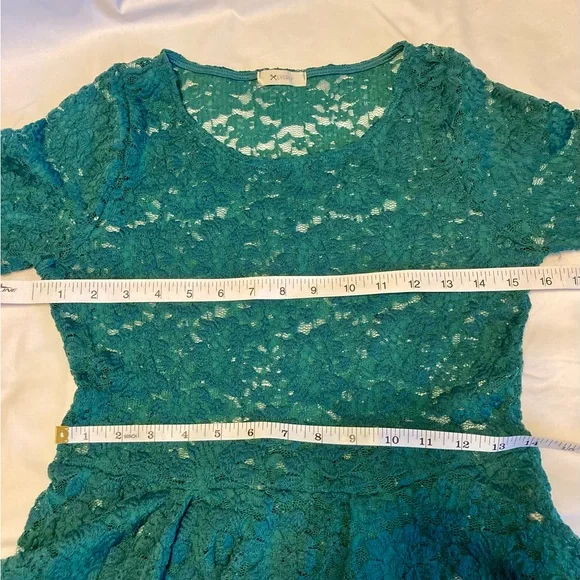 Everly sheer lace peplum top M - Picture 5 of 6